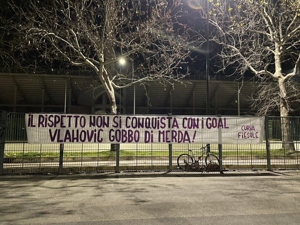 Striscione contro Vlahovic Curva Fiesole