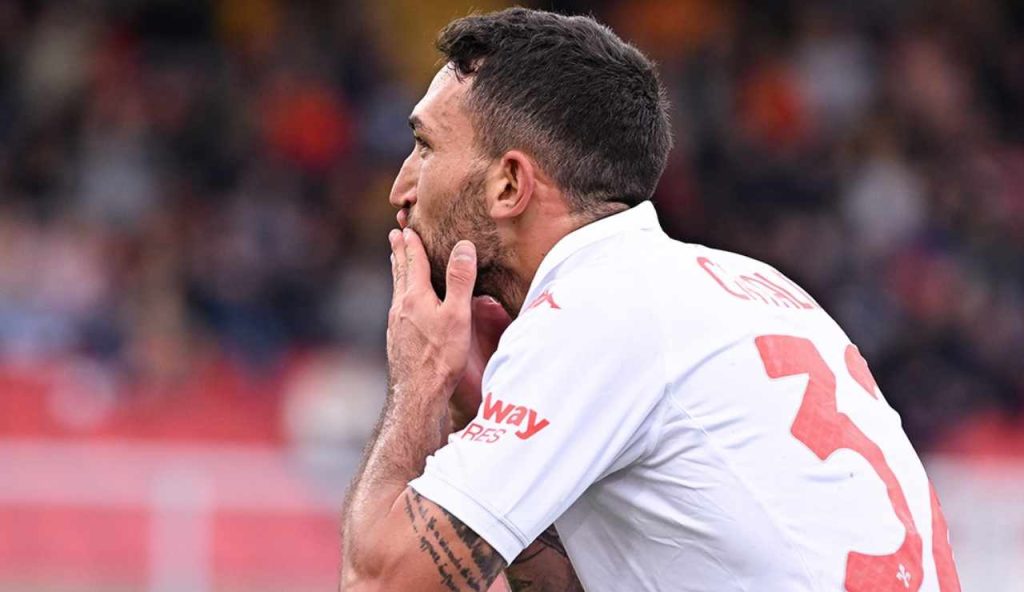 Cataldi esultanza con bacio in Lecce-Fiorentina