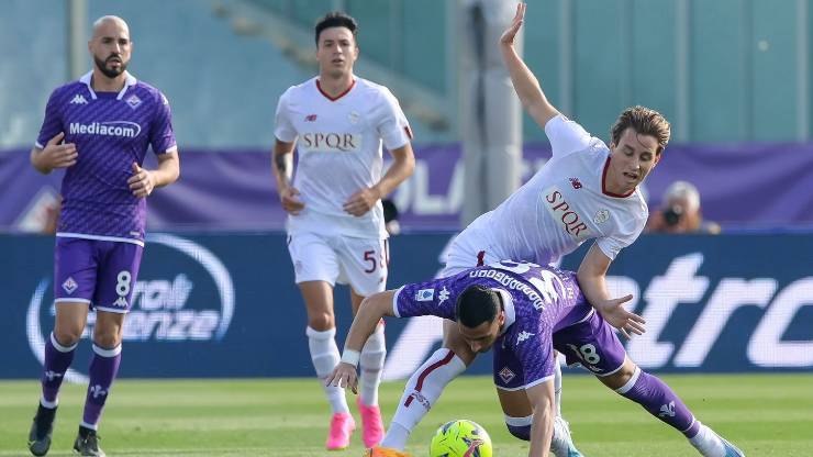 Bove e Mandragora in azione in Fiorentina-Roma