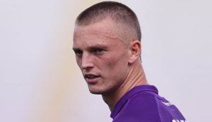 Gudmundsson in una partita con la Fiorentina