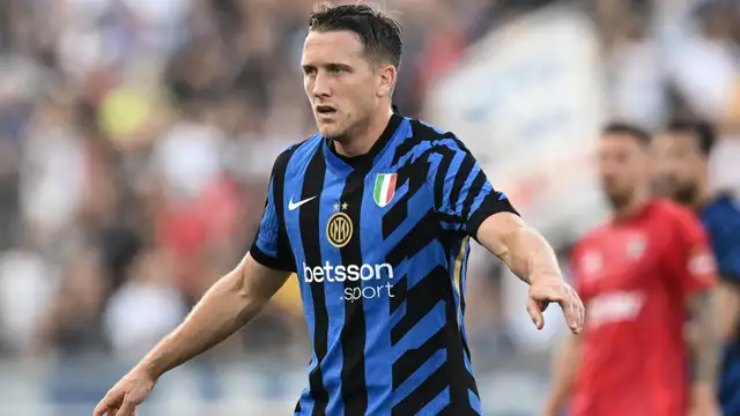 Zielinski con la maglia dell'Inter (Goal.com)