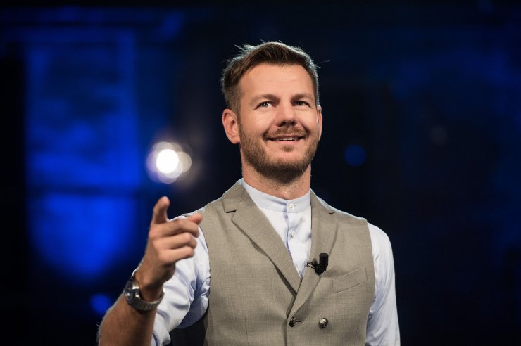 Alessandro Cattelan a lavoro (Getty Images)