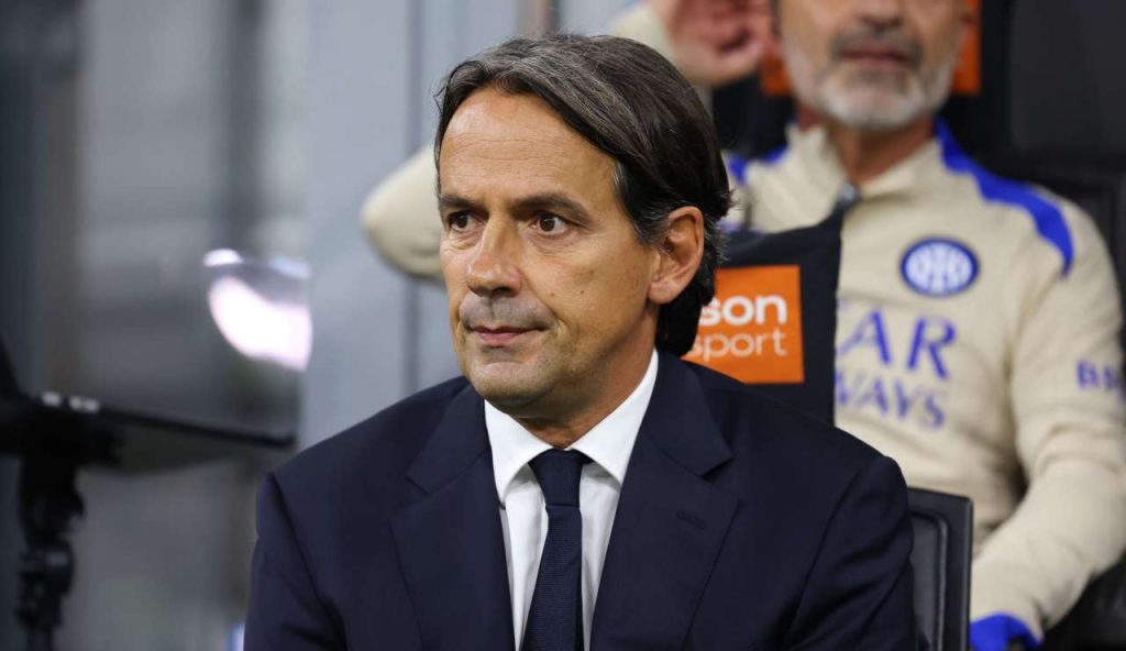 Mister Inzaghi seduto in panchina (Getty Images)