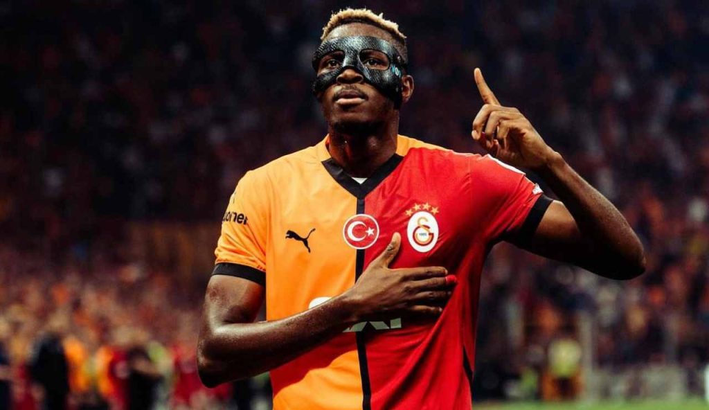 Osimhen esulta dopo il gol con il Galatasaray