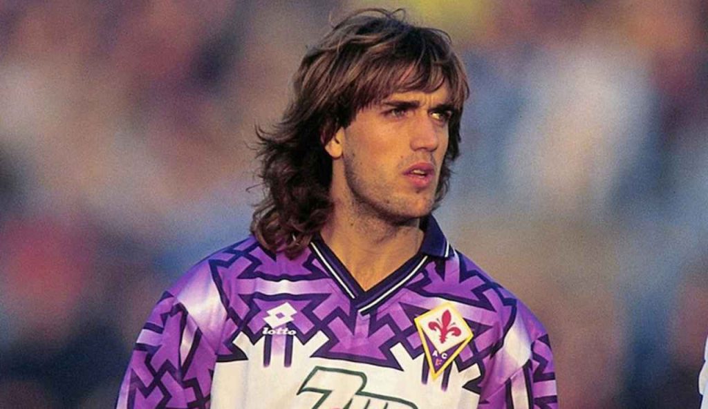 Batistuta con la maglia della Fiorentina (Wikipedia)