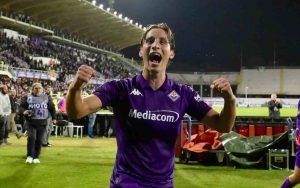 Edoardo Bove con la maglia della Fiorentina