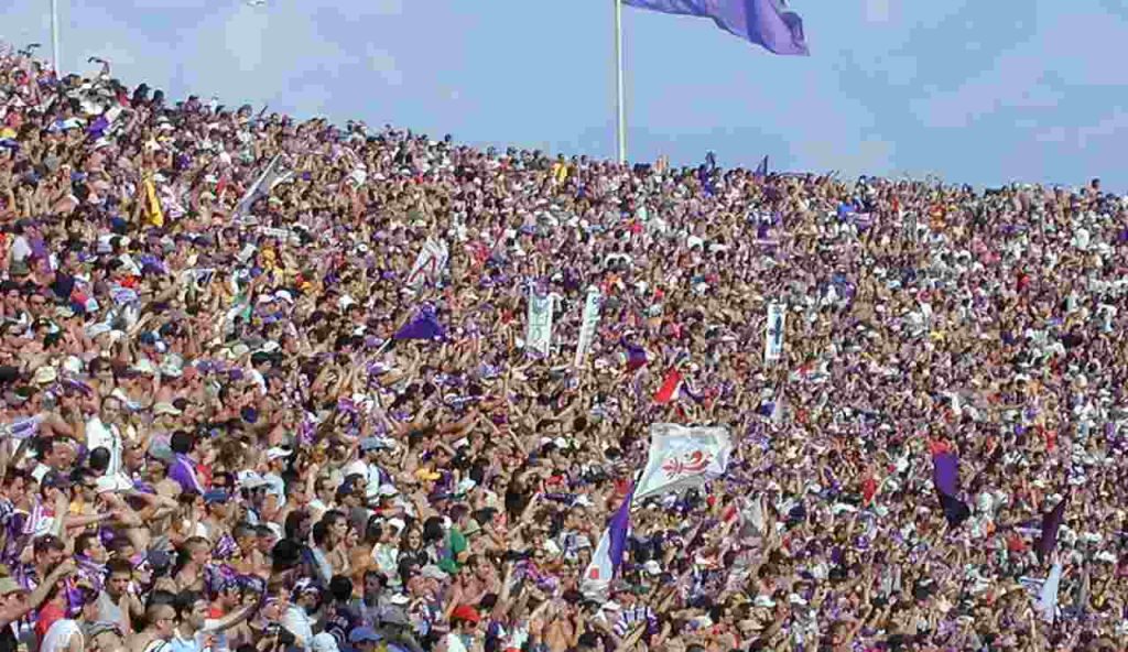 I tifosi della Fiorentina (Wikipedia Pedro Varela)