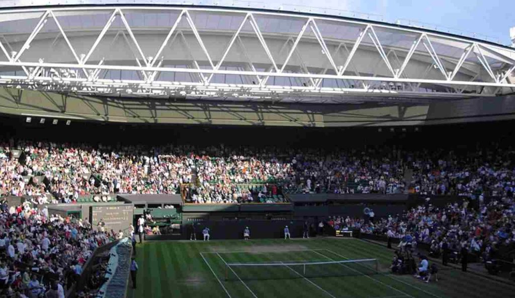 Il Centre Court di Wimbledon nel 2009 (Wikipedia Delfort)