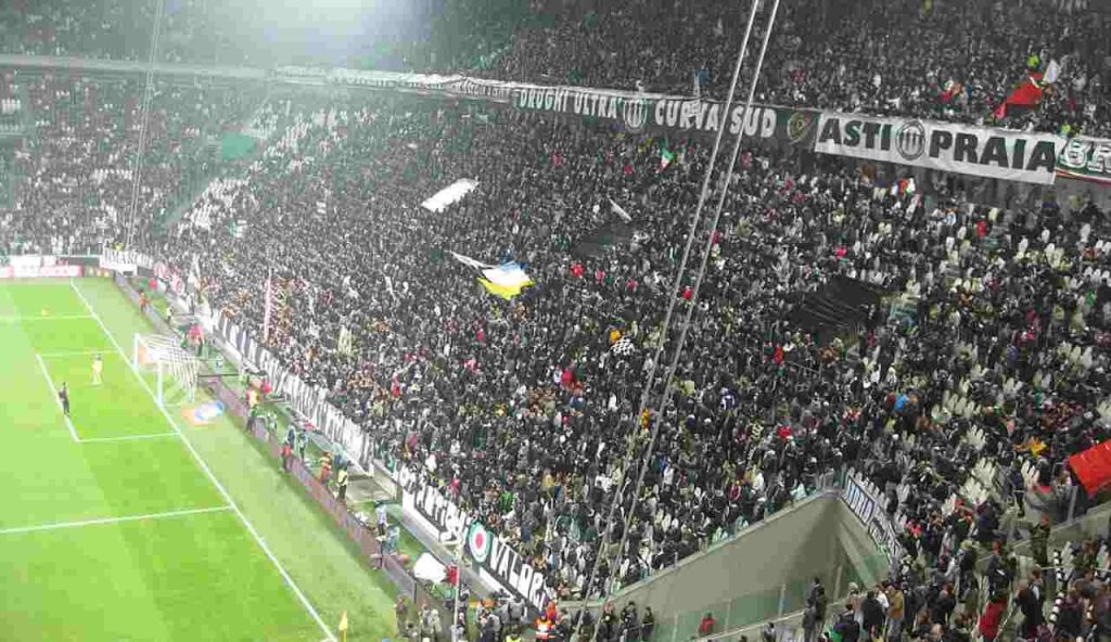 La tribuna Sud della Juve (Wikipedia Pasqualeiannucci )