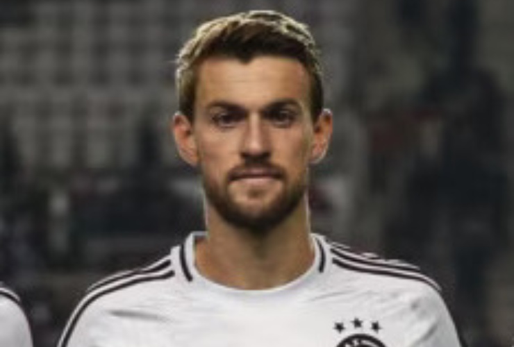 Rugani con la maglia dell'Ajax (Wikipedia Voice of America (Aziz Karimov))